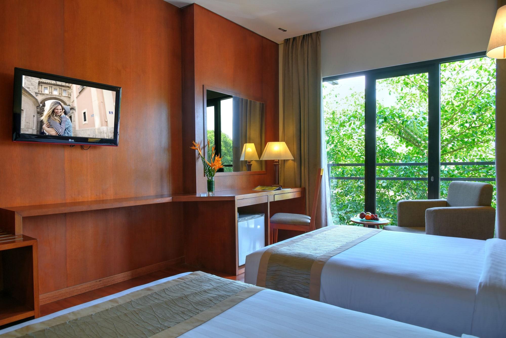 Oak Tree Emerald Hotel & Coventions Semarang Exterior foto